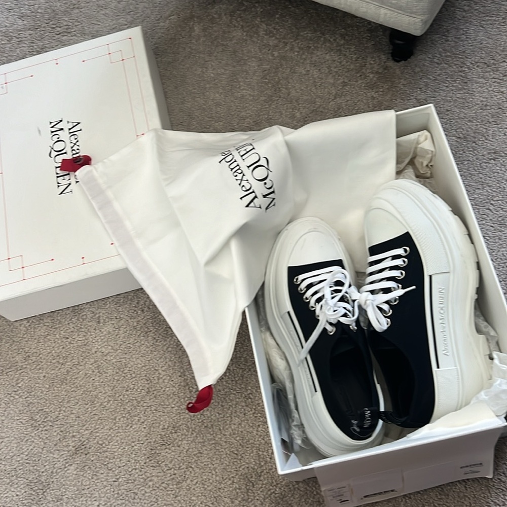 Alexander McQueen Womens Shoes Sneakers Low Top Canvas 10 Black White MSRP $750 - Picture 5 of 9